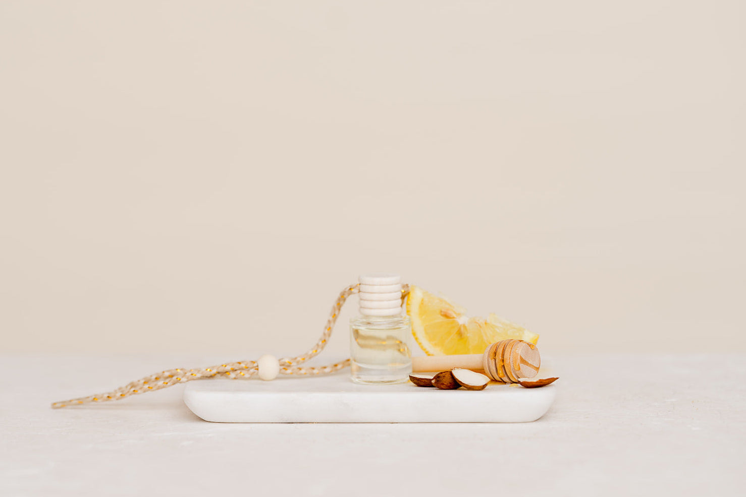 IvyandSage_Diffuser_HoneyAlmond_8ml-1_websize.jpg