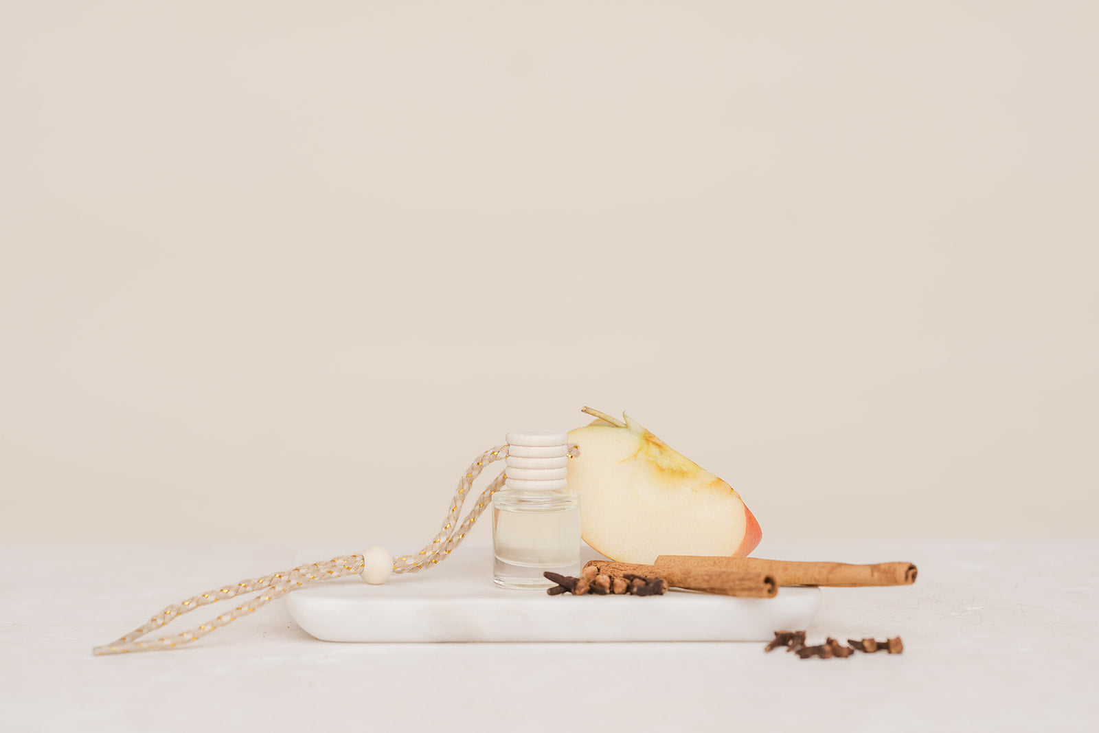IvyandSage_Diffuser_SpicedApple_8ml-1_websize.jpg